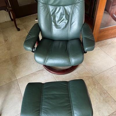 Elon Stresslrss green leather recliner & stool