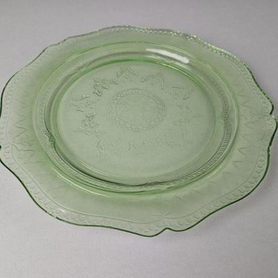 Lot 279 | Vintage Uranium Depression Glass Serving Plate