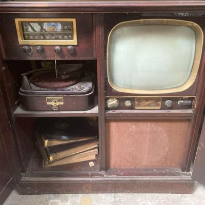 Lot 284 | Unique Vintage TV Capehart Series 328