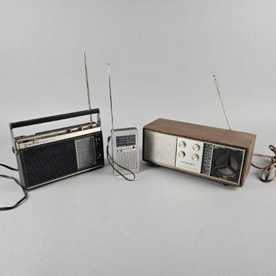 Lot 26 | Vintage Juliette, Sanyo & Lloyd's AM/FM Radios