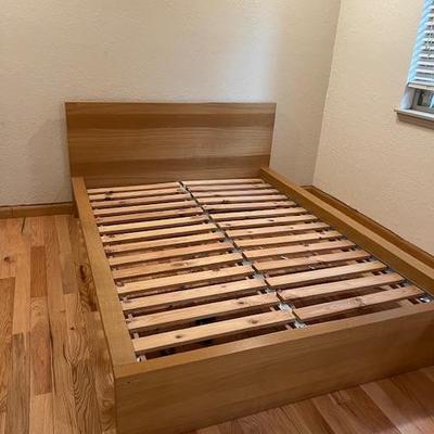 Wood bedframe