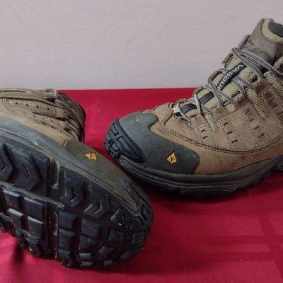 Vasque (top brand) ankle high hiking boots, great condition!