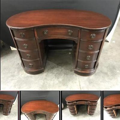 Lot # : 34 - Mahogany Kidney Shaped Desk
9 drawer, original hardware, dove tail constructed drawers. Measures: 46