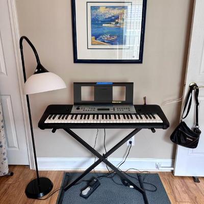 Yamaha YTP255 keyboard with stand