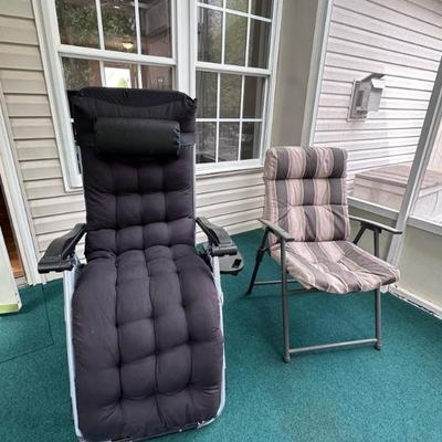 Zero gravity chair with cushion