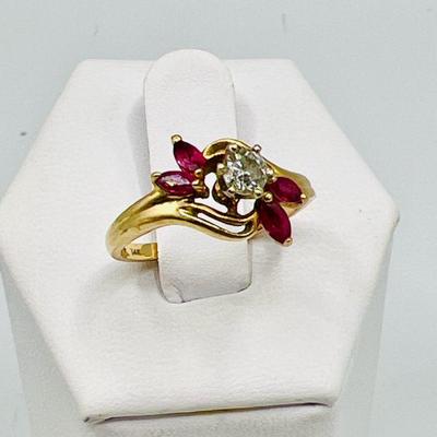 Vintage 14K Gold Ring with Included Diamond
