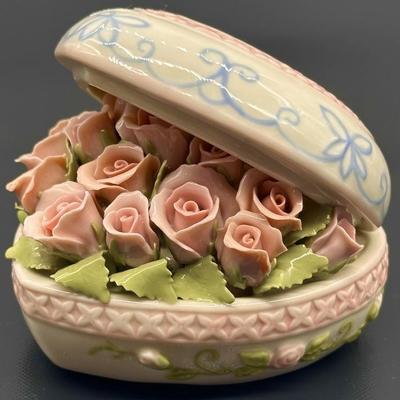 Suberto Porcelain Heart & Flower Music Box