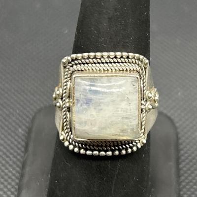 925 Silver w/ Moonstone Ring, Size 8.25, TW 8.0g