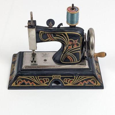 1940s German Casige Model 1015 Child's Sewing Machine Art Deco Style