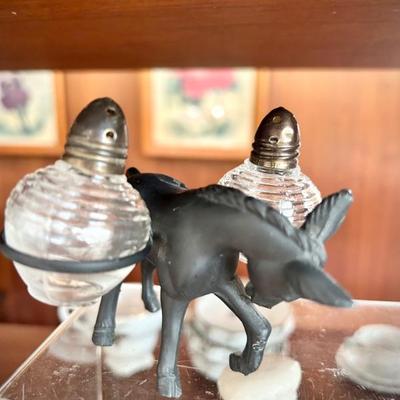 Vintage 1960s metal horse salt & pepper shakers