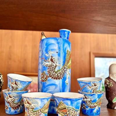 Vintage Japanese moraine dragonware sake set