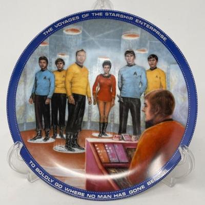 8 Star Trek Collectorâ€™s Plates - Complete Set - Unused