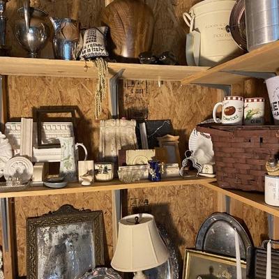 Lamps, picture frames, tins, pullows