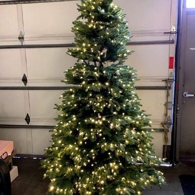 DILA202 Balsam Hill Flip Tree	Believe to be a 7.5ft tall tree. Does light it up, comes in 2 sections. It dose come on a rolling stand and...