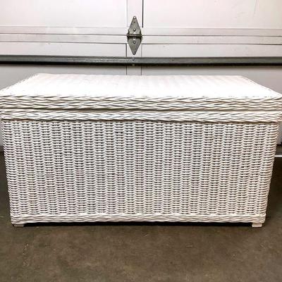 DILA204 White Wicker Chest	 Wicker chest, has very little wear to it. Has a liner inside the chest.
