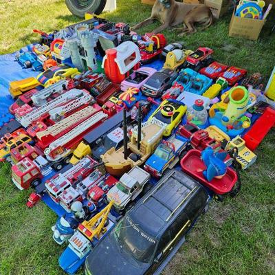 Yard sale photo in Oshkosh, WI