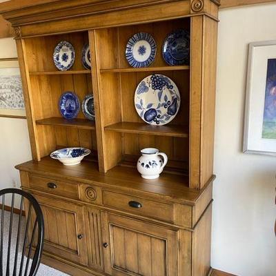 Beautiful Ethan Allen Duncan Sideboard.  Beautiful detail.