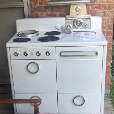 1950’s electric stove in great condition $350