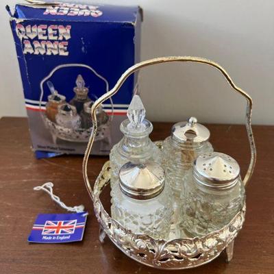 Queen Anne Silverplate & Crystal Cruet & Salt & Pepper Set