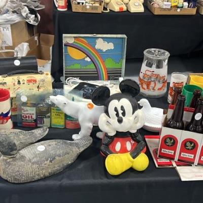 Duck Decoys, Mickey Mouse Cookie Jar, Adler Brau, Record Player, Lunch Boxes