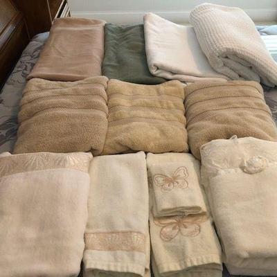 Plush Towels and cotton blankets : Plush towels full size $2 each Hand towels and wash cloths $1 each; Cotton blankets full bed size $3...