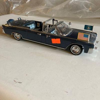 JFK Limo 1/24 diecast