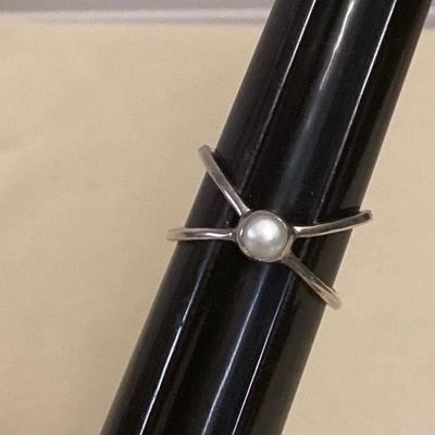 MMS127 Sterling Silver Pearl Ring Size 8.25