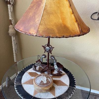 Side table 
Great lamps 