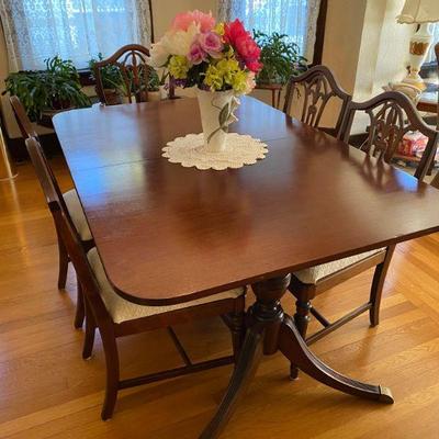 Dining room set with 5 chairs- extends to 8 feet with 3 inserts