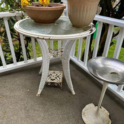 Heavy duty metal outdoor round table