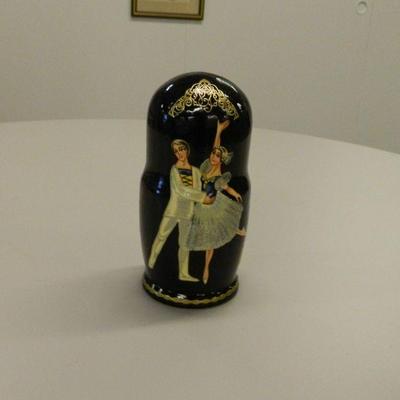 Russian lacquer Matryoshka nesting ballet dancers 