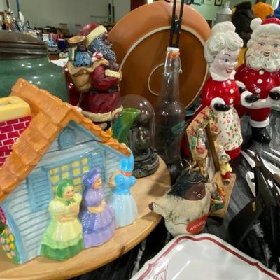 81999 Wizard of Oz Cookie Jar, Vintage Mr & Mrs Santa decoratives