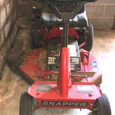 Lot 127-G: Snapper Riding Lawn Mower

Features: 
â€¢	Snapper Lawn Mower with 30â€ cutting deck
â€¢	Briggs & Straton Intek 18.0 HP...