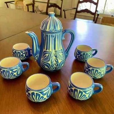 Lot 145-LR: Vintage Pablo Zabal Ceramic Tea Set 

Features: 
â€¢	Handcrafted â€œBlue Zoo Ceramicâ€ tea set: 1 lidded teapot and 6 cups...