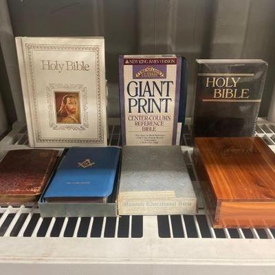 #7598 â€¢ (6) Bibles
