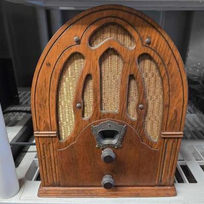 #7728 â€¢ Vintage Crosley Chathedral 5-Tube Radio
