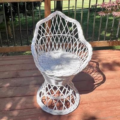 Small wicker (child) outdoor chair