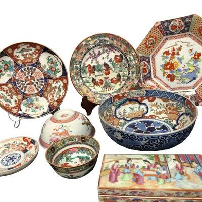 Collection Asian Porcelain Articles
