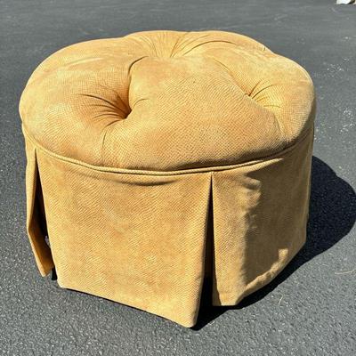 TUFTED UPHOLSTERED POUF | h. 17 x dia. 24 in

