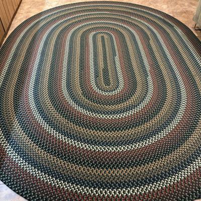 LARGE MULTICOLOR AREA RUG | Woven design with earthy tones. Oval shaped. - l. 131.5 x w. 97 in

