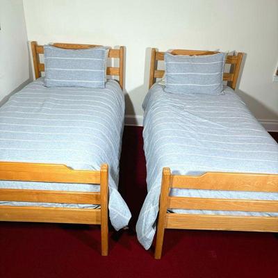 (2PC) TWIN/BUNK BEDS | Can be stacked or used separately. - l. 81 x w. 41.5 x h. 42 in (Each bed)

