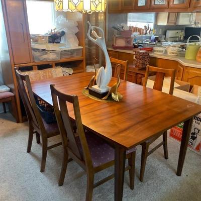 Pristine mid-Century modern dining room table with 6 chairs. Priced to move!
