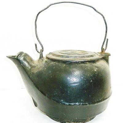 #8 cast iron, early tea pot