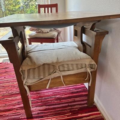 Antique table / chair