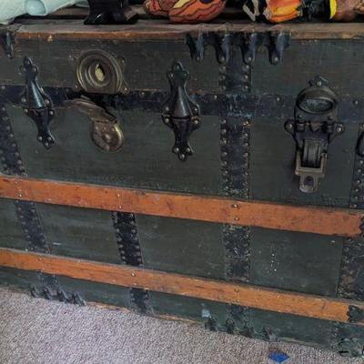 Wood trunks and chests