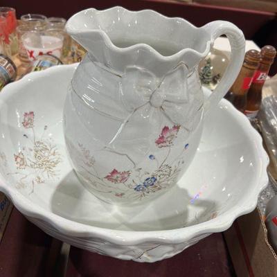 Antique porcelain wash basin & pitcher