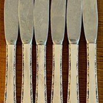 6 Lunt Sterling Silver Handle Madrigal 9 Inch Dinner Knives - Stainless Blades - Total Weight 440 Grams