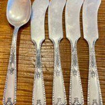 4 Antique Whiting Mfg Co Sterling Silver Spreader Knives & 1 Demitasse Spoons - Total Weight 118 Grams