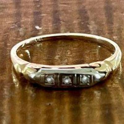 Antique 14K Gold & 3 Diamond Ring - Size 5.5 - Total Weight 1.2 Grams