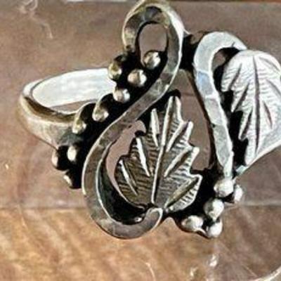 Black Hills Sterling Silver Leaf Pattern Ring Size 9 - Total Weight 4.4 Grams